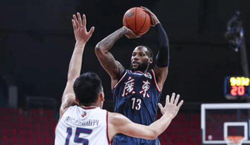 中国篮球明星爆料最新消息,揭秘赛场背后惊人内幕！